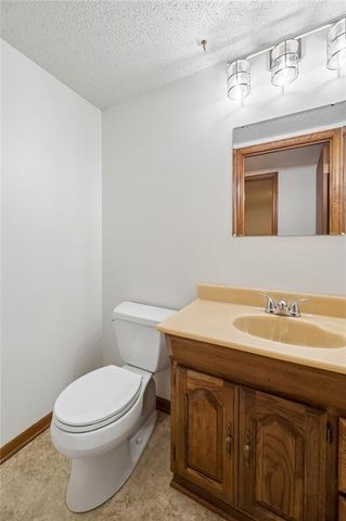 155 North Shore Drive, Lake Waukomis, MO 64151