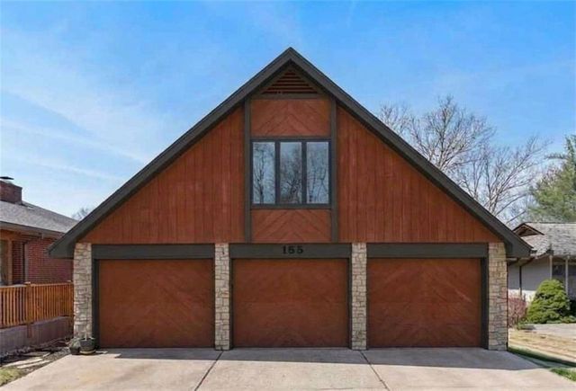 155 North Shore Drive, Lake Waukomis, MO 64151