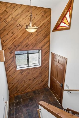 155 North Shore Drive, Lake Waukomis, MO 64151