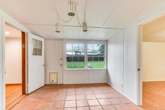 100 E Lisa DR, Austin, TX 78752