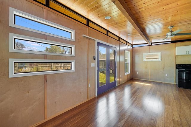 100 E Lisa DR, Austin, TX 78752
