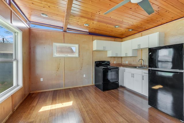 100 E Lisa DR, Austin, TX 78752