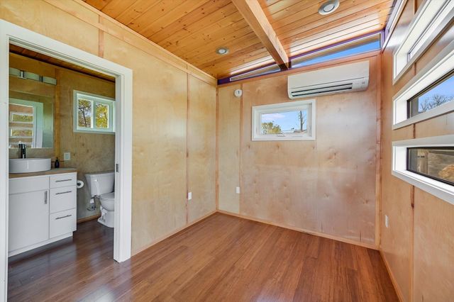 100 E Lisa DR, Austin, TX 78752