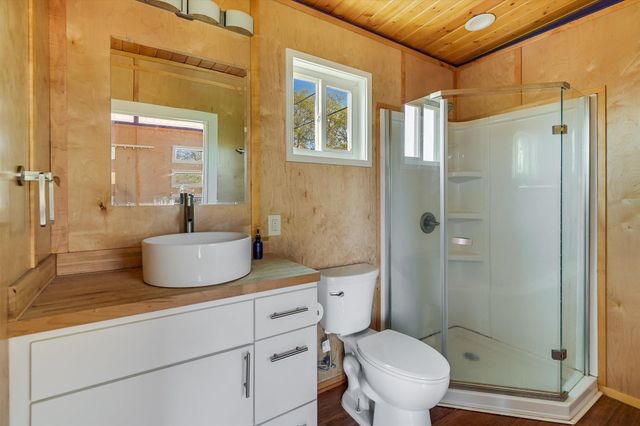 100 E Lisa DR, Austin, TX 78752