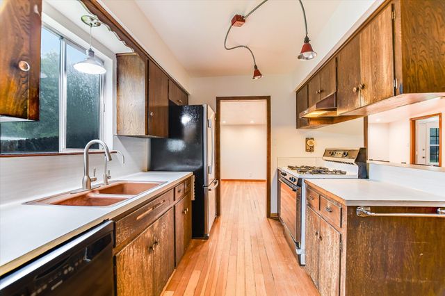 100 E Lisa DR, Austin, TX 78752