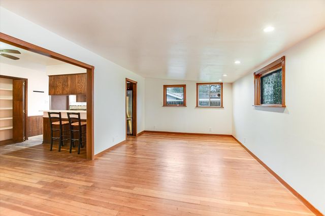 100 E Lisa DR, Austin, TX 78752