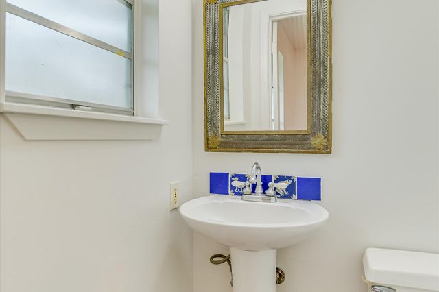 100 E Lisa DR, Austin, TX 78752