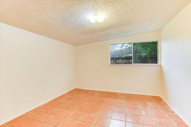 100 E Lisa DR, Austin, TX 78752