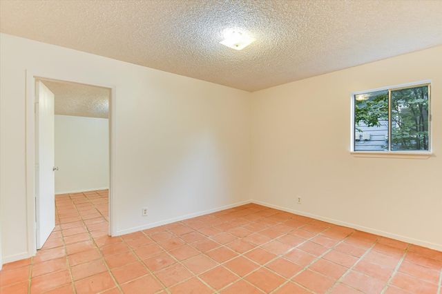 100 E Lisa DR, Austin, TX 78752