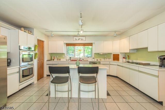 15 Wilshire Dr, Sparta Twp., NJ 07871