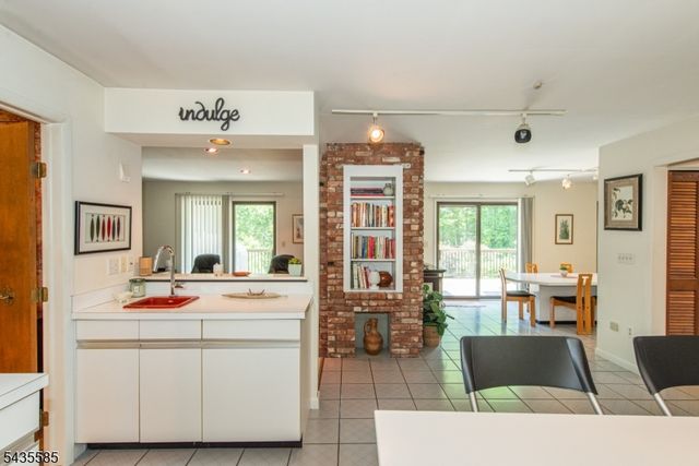 15 Wilshire Dr, Sparta Twp., NJ 07871