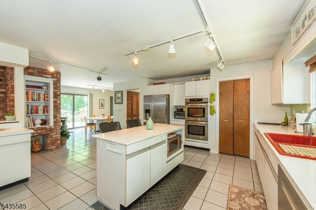 15 Wilshire Dr, Sparta Twp., NJ 07871