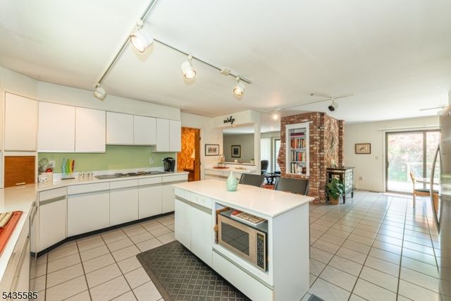 15 Wilshire Dr, Sparta Twp., NJ 07871