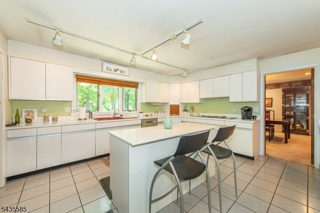 15 Wilshire Dr, Sparta Twp., NJ 07871
