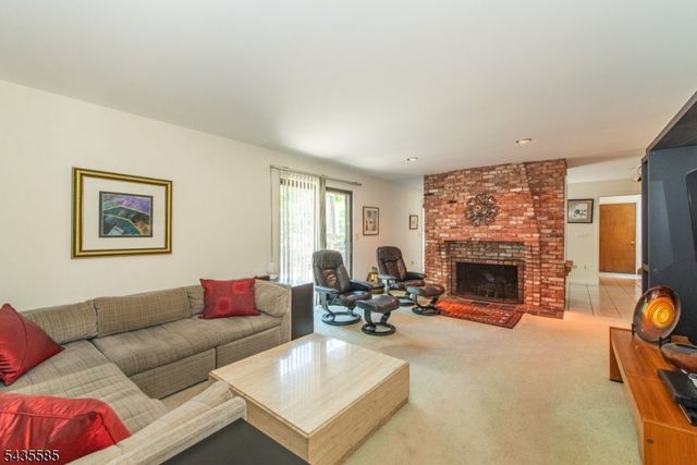 15 Wilshire Dr, Sparta Twp., NJ 07871