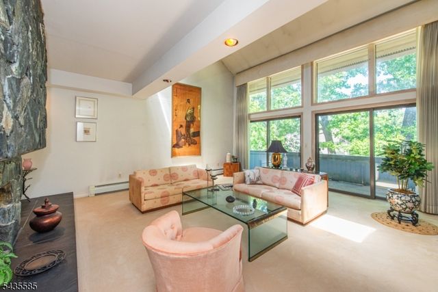 15 Wilshire Dr, Sparta Twp., NJ 07871