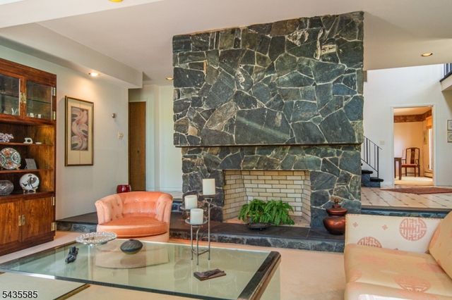 15 Wilshire Dr, Sparta Twp., NJ 07871