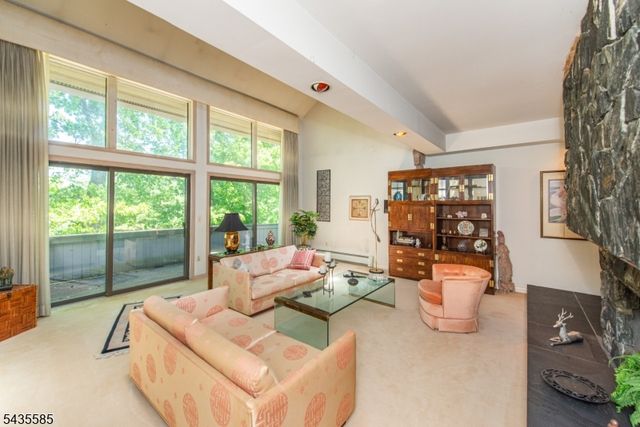 15 Wilshire Dr, Sparta Twp., NJ 07871
