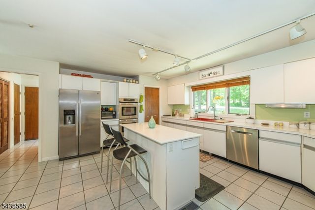 15 Wilshire Dr, Sparta Twp., NJ 07871