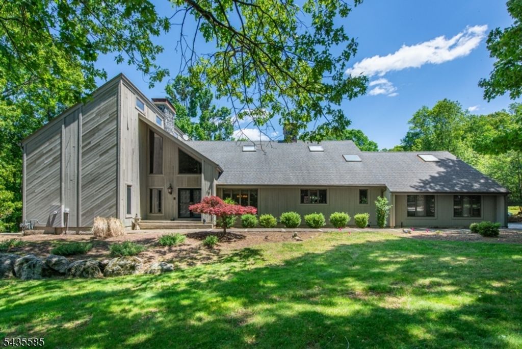 15 Wilshire Dr, Sparta Twp., NJ 07871