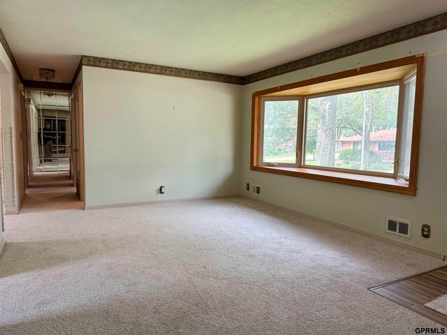 410 Skyway Road, Lincoln, NE 68505