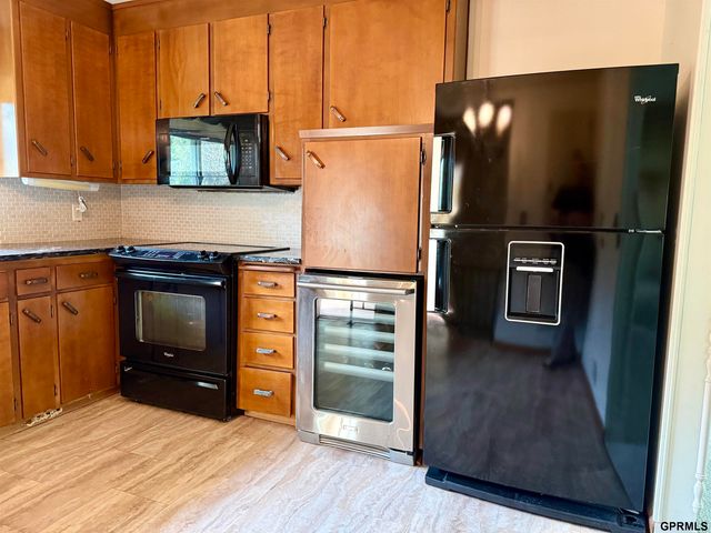 410 Skyway Road, Lincoln, NE 68505