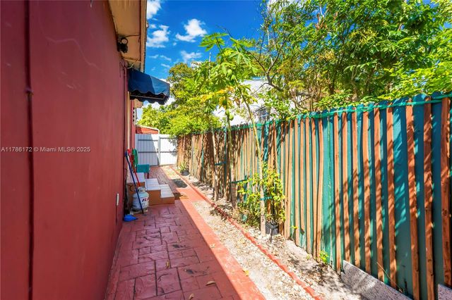 5801 W 2nd Ct, Hialeah, FL 33012
