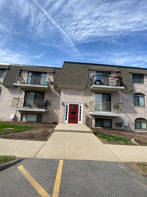 40 High St 308, Dedham, MA 02026