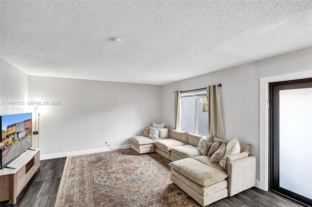 7402 NW 75th St, Tamarac, FL 33321