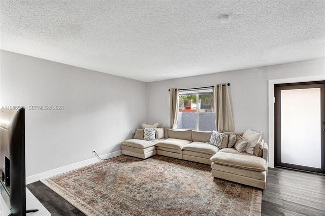 7402 NW 75th St, Tamarac, FL 33321