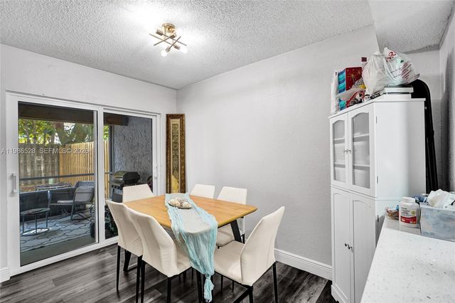 7402 NW 75th St, Tamarac, FL 33321