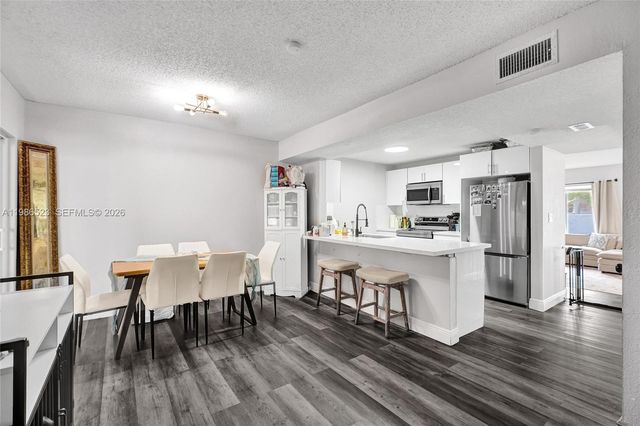 7402 NW 75th St, Tamarac, FL 33321