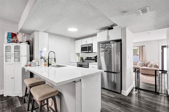 7402 NW 75th St, Tamarac, FL 33321