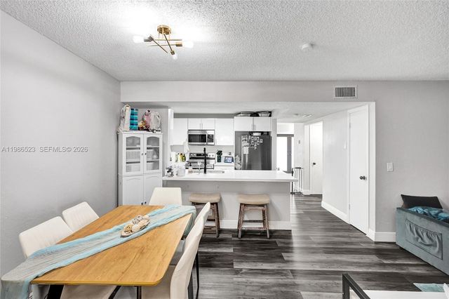 7402 NW 75th St, Tamarac, FL 33321