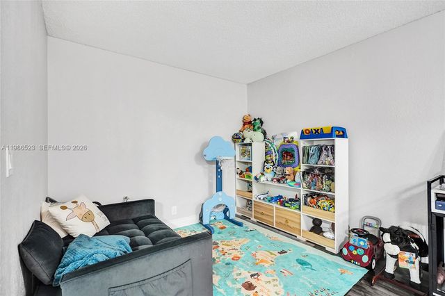 7402 NW 75th St, Tamarac, FL 33321