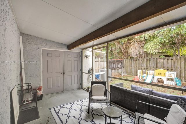 7402 NW 75th St, Tamarac, FL 33321