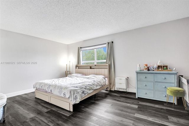 7402 NW 75th St, Tamarac, FL 33321