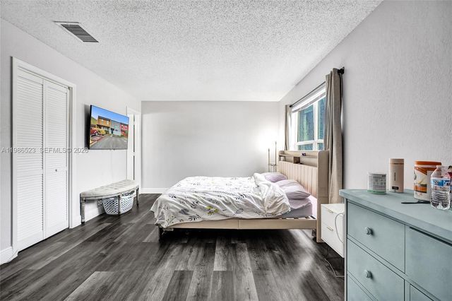 7402 NW 75th St, Tamarac, FL 33321