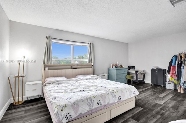 7402 NW 75th St, Tamarac, FL 33321