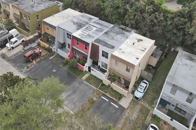 7402 NW 75th St, Tamarac, FL 33321