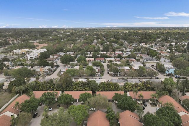 7402 NW 75th St, Tamarac, FL 33321