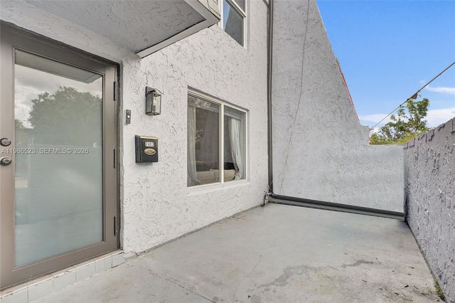 7402 NW 75th St, Tamarac, FL 33321