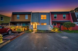 7402 NW 75th St, Tamarac, FL 33321