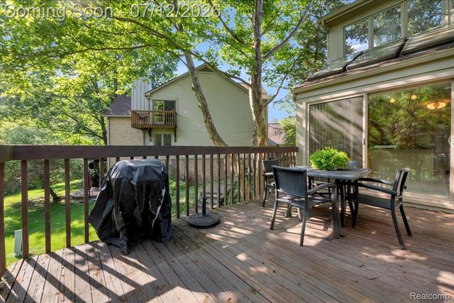 37418 Legends Trail Drive, Farmington Hills, MI 48331
