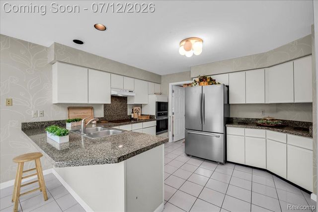 37418 Legends Trail Drive, Farmington Hills, MI 48331