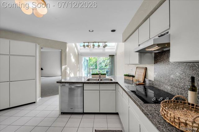 37418 Legends Trail Drive, Farmington Hills, MI 48331