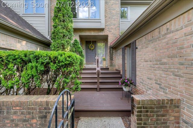 37418 Legends Trail Drive, Farmington Hills, MI 48331