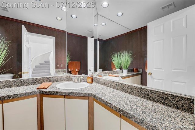 37418 Legends Trail Drive, Farmington Hills, MI 48331