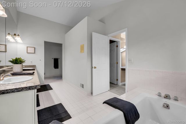 37418 Legends Trail Drive, Farmington Hills, MI 48331