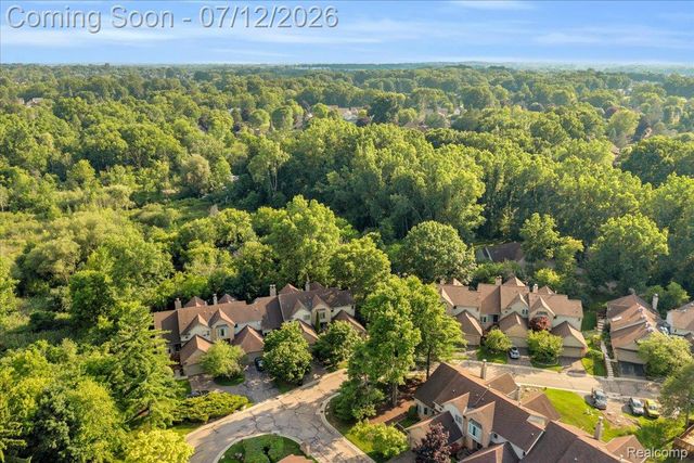 37418 Legends Trail Drive, Farmington Hills, MI 48331